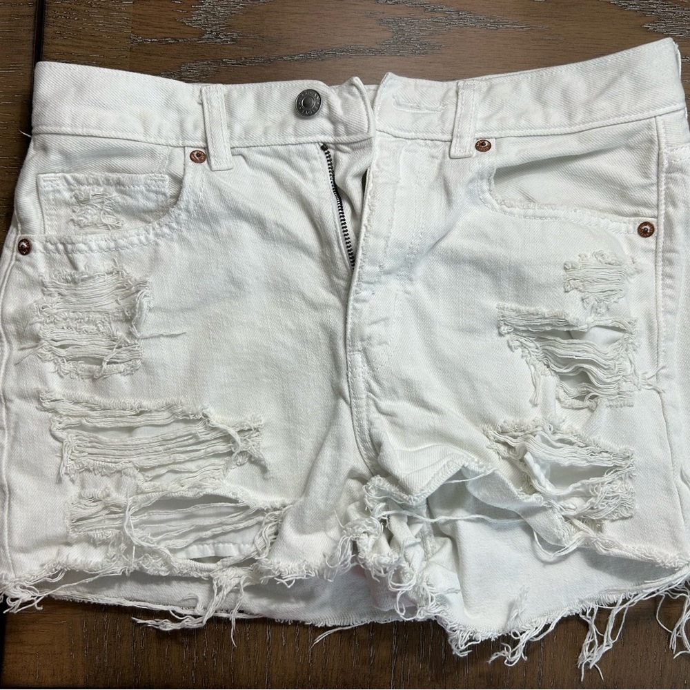 AE Distressed Mom Short - Size 6